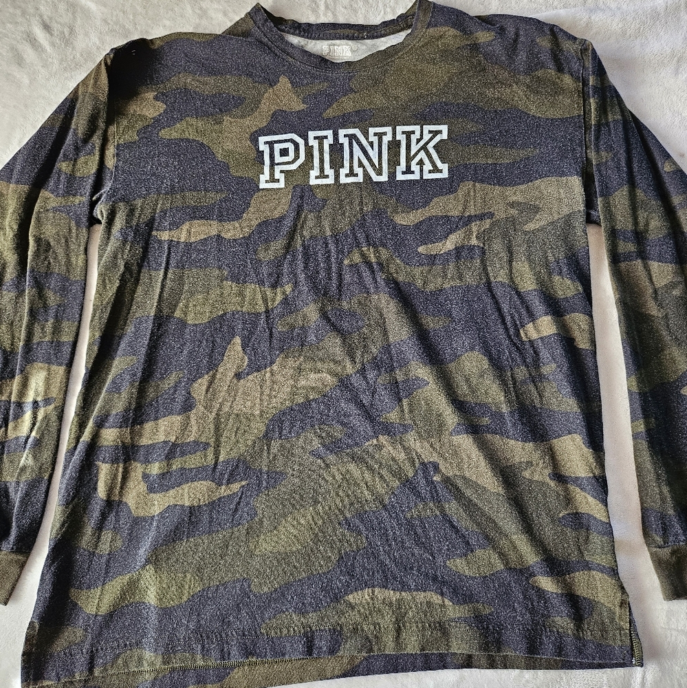 PINK Victoria’s Secret Camo Long Sleeve Shirt Women’s Medium Green Camouflage MD